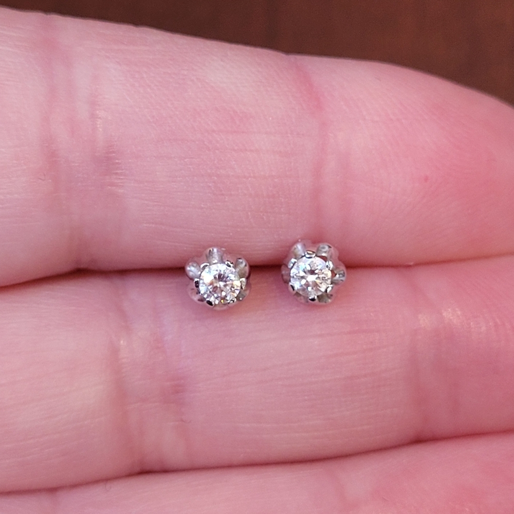 14k Solid Gold Natural Diamonds Stud Earrings, Approx 4mm.